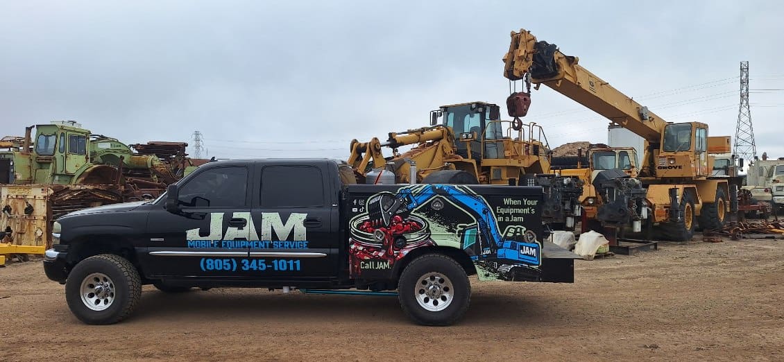 Mobile diesel mechanic service truck used for heavy truck and equipment repair, illustrating mobile mechanic insurance and service truck insurance.